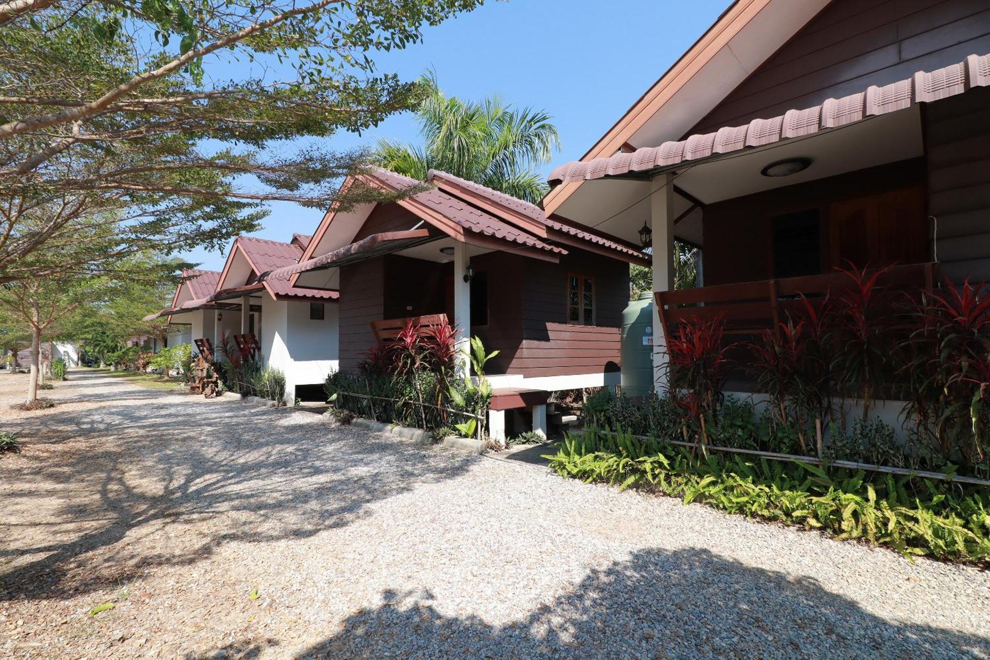 Oyo 553 Kongsup Resort Lamphun Luaran gambar