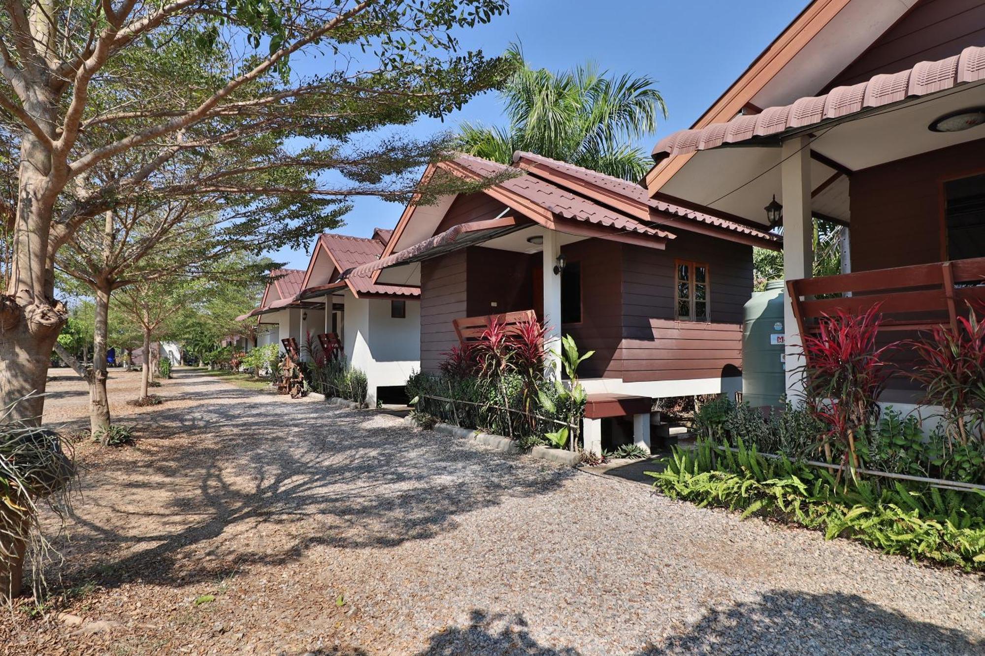 Oyo 553 Kongsup Resort Lamphun Luaran gambar
