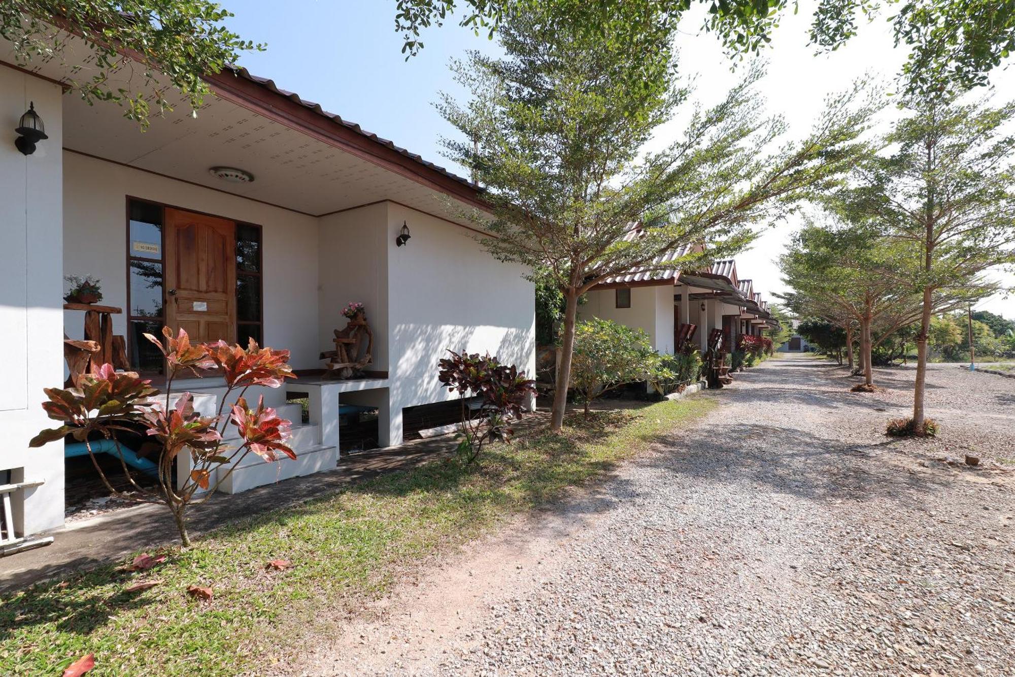 Oyo 553 Kongsup Resort Lamphun Luaran gambar